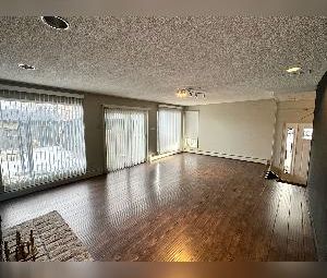 Edmonton 5 Bed 3 Bath 2 Garages Corner Lot Home For Rent - Photo 2