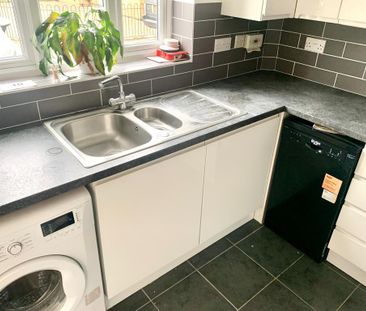 2 bedroom semi-detached house to rent - Photo 4