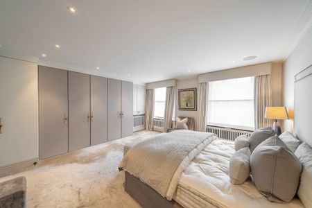 Grade II-Listed Townhouse on Montpelier Square with Terrace and Garden Views - Photo 4