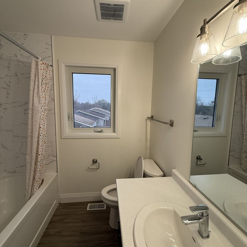 For Lease - 216 Union Street, Cambridge, Ontario - Photo 1