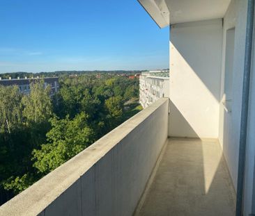 3-Raum-Wohnung im Grünen mit Loggia und Weitblick auf die Heide! - Photo 3