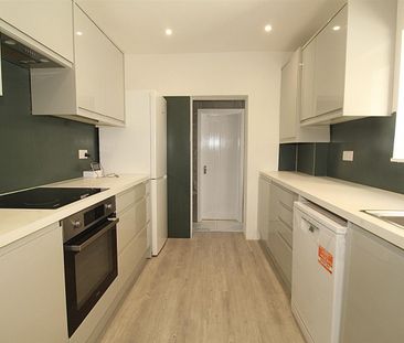 3 Bedroom House - Terraced To Let - Photo 4