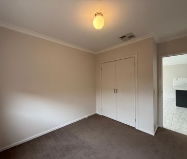 Spacious 3 Bedroom House - Photo 6