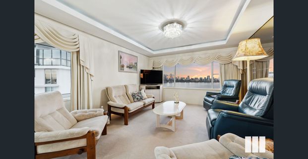 Open Plan Living with Breathtaking Views - Photo 1