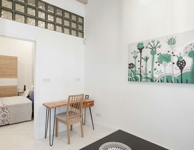 Carrer Modern, L'Hospitalet de Llobregat, Catalonia 08902 - Photo 1
