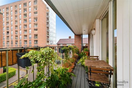 Callisto Court, E16 1FW, London - Photo 4