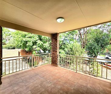 Renovated Townhouse in Prime Castle Hill Location - Photo 5