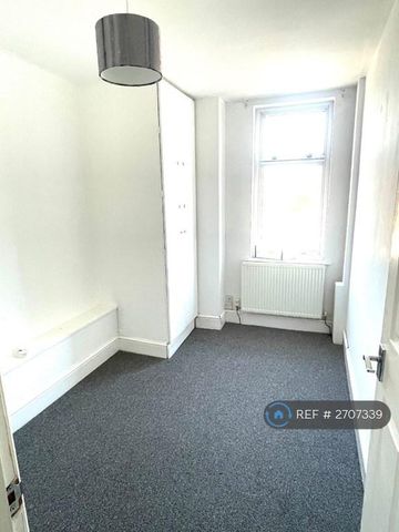 4 bedroom terraced house to rent - Photo 5