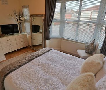 Torrington Avenue, Tile Hill, Coventry - Well Presented Family Home - Photo 4