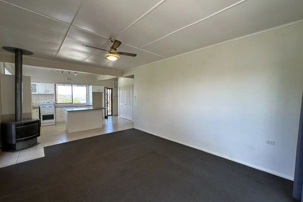 3-Bedroom Home with Stunning Views Over Cooma - Photo 1