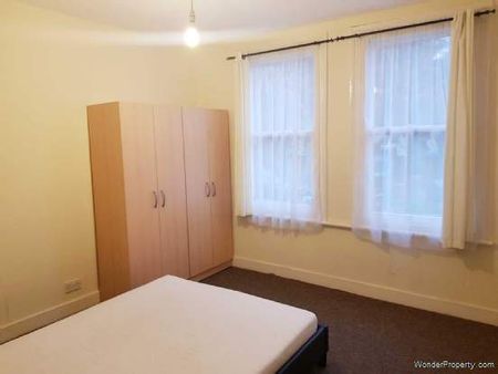 2 bedroom property to rent in London - Photo 3