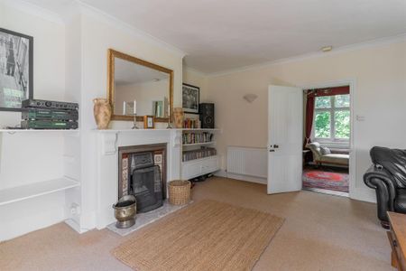 4 bedroom detached house to rent - Photo 2