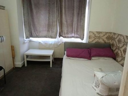 1 bedroom in a house share to rent - Photo 5