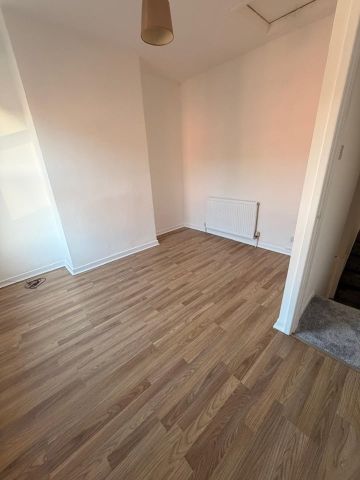 2 Bed Terraced House, Briardale Road, CH44 - Photo 2