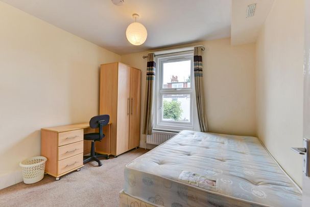 6 bedroom house to rent - Photo 1