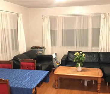 Newly Renovated 3 Bedroom - Photo 1