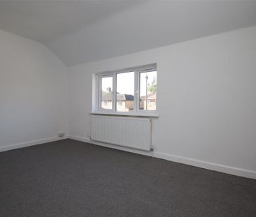 3 bedroom end of terrace house to rent - Photo 4