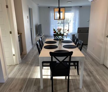 5-1/2 SPACIEUX, MODERNE ET LUMINEUX - Photo 1