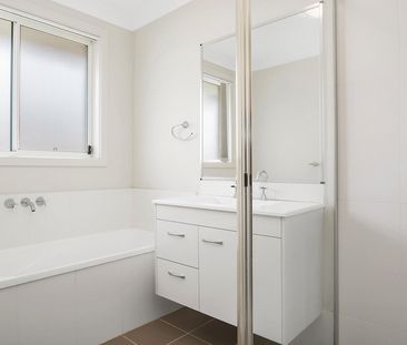 10 Shoveler Street, Aberglasslyn NSW 2320 - House For Rent | Domain - Photo 6