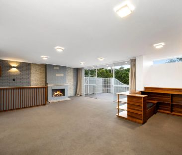 Spacious Family Home with Breathtaking City Views in Everton Park - Photo 2