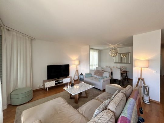 Beautiful apartment on the 3rd floor just a stone's throw from the lake! - Photo 1