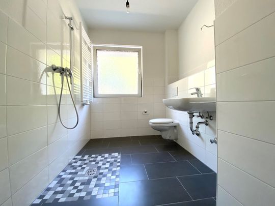 Frisch renovierte 2,5-Zimmer Wohnung im Erdgeschoss mit Dusche - Photo 1