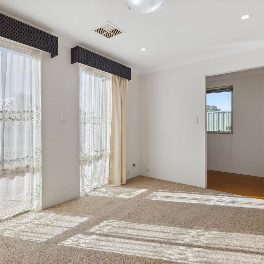 New Carpet, New Air-Condtioning, New Home Feeling - Photo 1