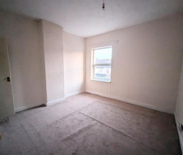 2 bedroom end of terrace house to rent - Photo 1