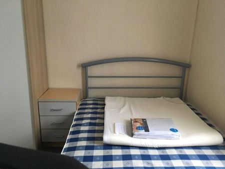 4 bedroom house to rent - Photo 3