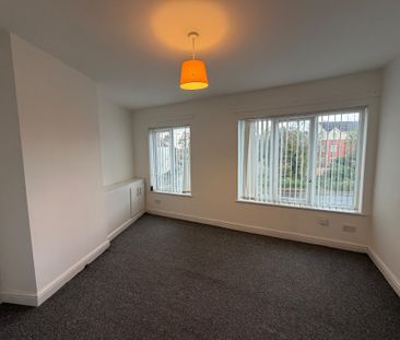 Flat Above 12 Askern Road, Bentley , Doncaster, DN5 - Photo 1