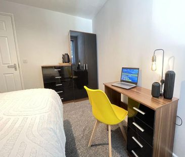 1 bedroom in a house share to rent - Photo 2