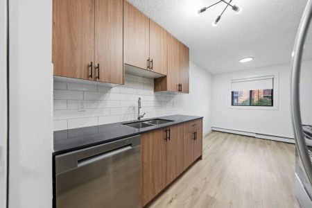 - 1 Bedroom at Lakewood Manor - Photo 5