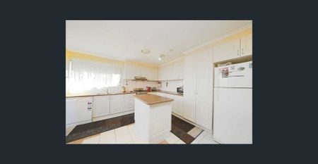 Beautiful and Spacious Family Home - Photo 2