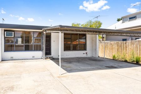 13/33 King Edward Avenue, Albion VIC 3020 - Photo 2