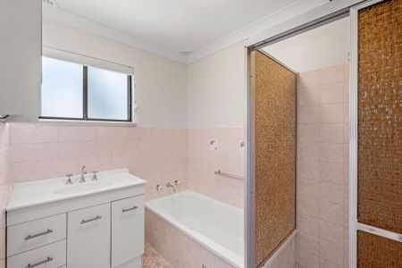 Refurished home in Central and convenient location - Photo 4