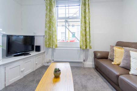 Room 1 - Photo 2