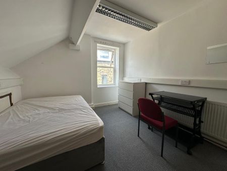 3 bedroom flat to rent - Photo 5
