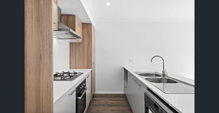 Stunning Family Home in Fraser Rise... - Photo 2