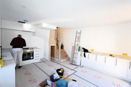 1 bedroom semi-detached house to rent - Photo 5