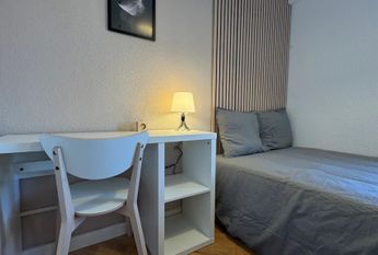 Calle de Tribaldos, Madrid, Community of Madrid 28043