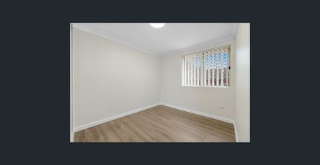 Spacious townhouse with double lock up garage and modern interiors - Photo 4