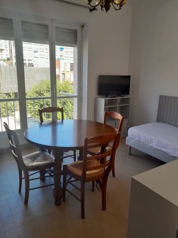 Appartement 1 pièces 27m2 MARSEILLE 2EME 650 euros - Photo 3