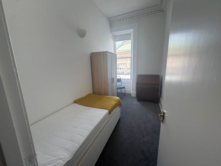 4 bedroom apartment to rent - Photo 4