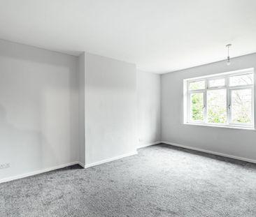 Available unfurnished now - Photo 3