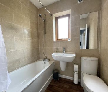 4 bedroom terraced house to rent - Photo 6