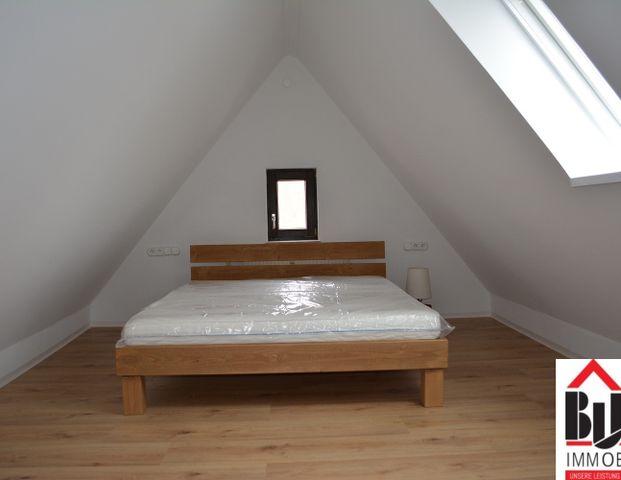 *Sofort frei - 1 Zimmer + ausgebauter Spitzboden - möbliert - Bad mit Wanne und Fenster* - Photo 1