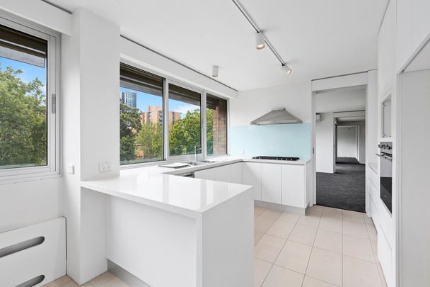 Modern Classic Apartment in Toorak - Photo 1