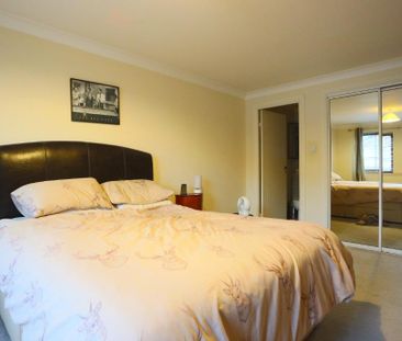 3 bedroom flat to rent - Photo 4