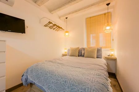 Carrer d'En Robador, Barcelona, Catalonia 08001 - Photo 3