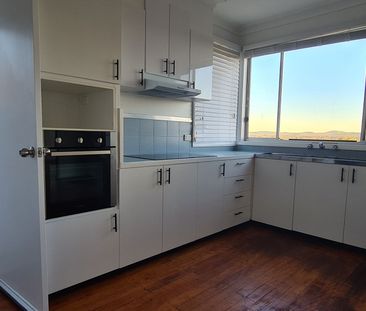 Beautiful Family Home with Spectacular Views - Photo 4